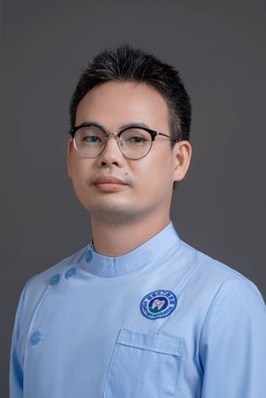 陈球