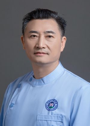 蒋义德 