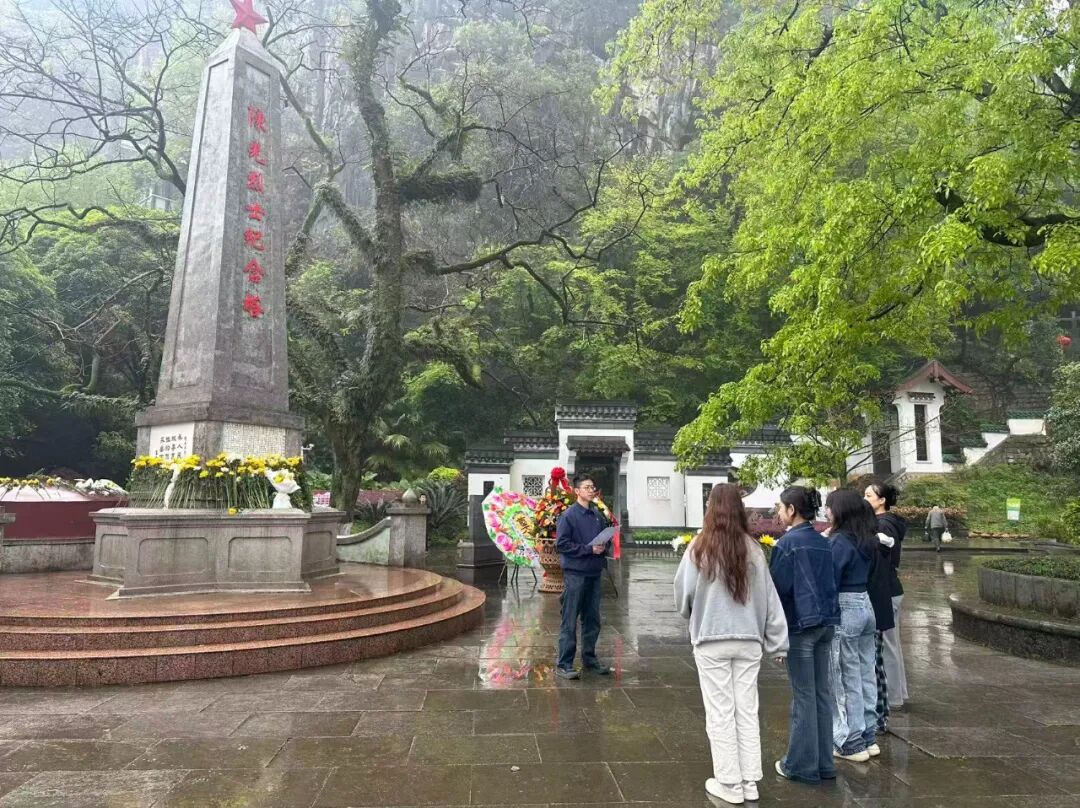 文明祭扫缅英烈 匠心守护践于行—桂林市口腔医院团支部开展主题团日活动